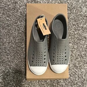 Native Pigeon Grey Jefferson water shoes